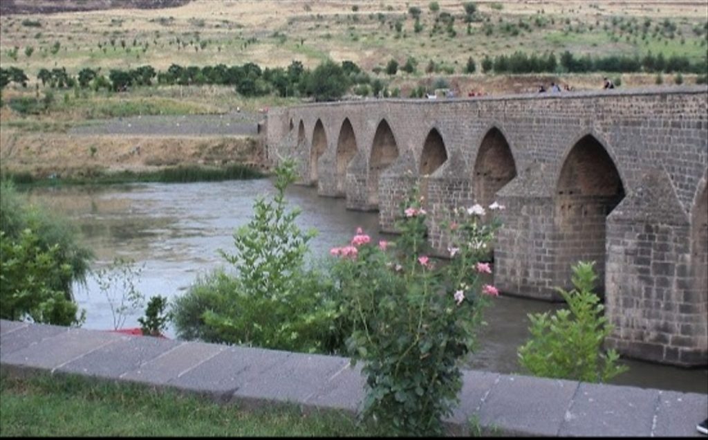 Diyarbekir Kalesinden Notlar 2 / Ahmet Arif